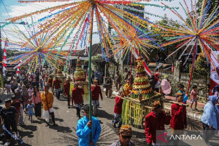 Mengenang jejak Sunan Kalijaga di Tradisi Sesaji Rewanda Goa Kreo. - news berita dari antara