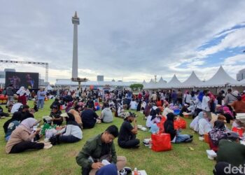 Warga Antusias Serbu Makanan Gratis di Bazar Monas: Sekalian Piknik. - news berita dari detik